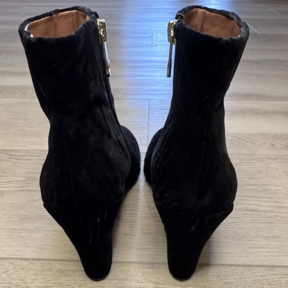 Louise et Cie Black Velvet Booties SZ 8.5 Zebra Texture Boots Dressy Mob Wife - Picture 3 of 7